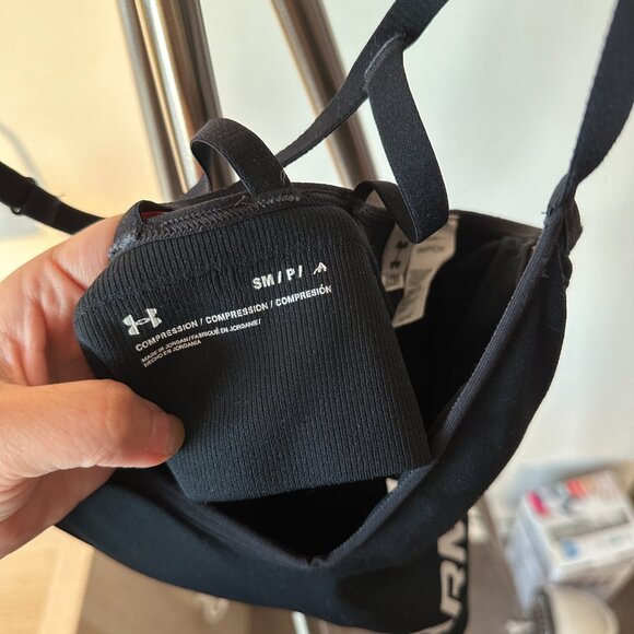 Under Armour Sports Bra Size S Excellent Condition - Picture 3 of 3